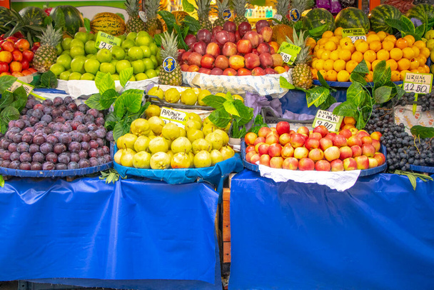 Marktplaats, groente- en fruitverkoop, landbouw- en landbouwproducten - Foto, afbeelding