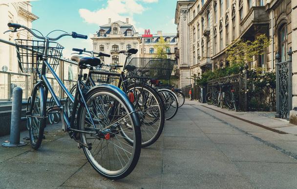 Bisikletler - Kopenhag, Danimarka 'da popüler ulaşım biçimi. - Fotoğraf, Görsel