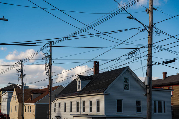 ιστορικός δρόμος και σπίτια του κέντρου Biddeford, πολιτεία του Maine, ΗΠΑ. - Φωτογραφία, εικόνα