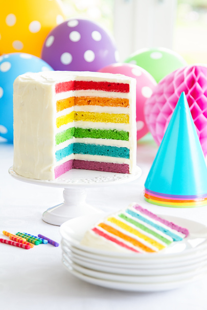 bolo de camada de arco-íris
 - Foto, Imagem
