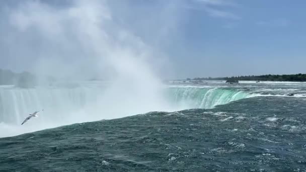 Slow motion video of Niagara Falls, θέα από την Καναδική πλευρά, Οντάριο, Καναδάς - Πλάνα, βίντεο