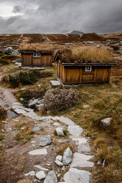 Φθινοπωρινό ορεινό τοπίο του Εθνικού Πάρκου Rondane στη Νορβηγία, Peer Gynt hytta - Φωτογραφία, εικόνα