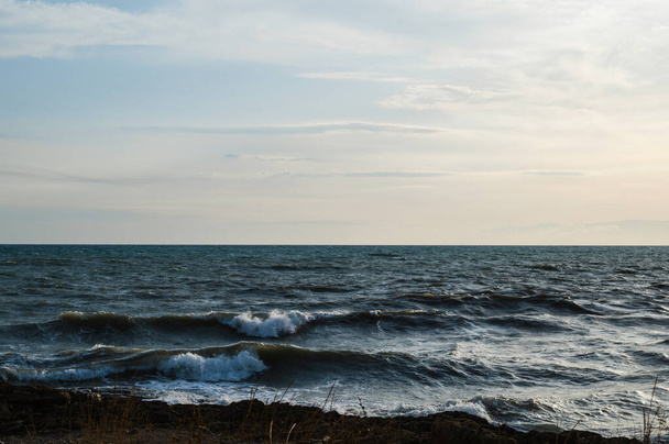 Beautiful landscape. Waves on the Black sea. - Foto, imagen