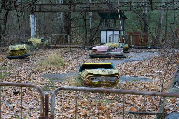 Pripyat rusty and destroyed bumper cars inside amusement park at chernobyl nuclear disaster exclusion zone - Fotoğraf, Görsel