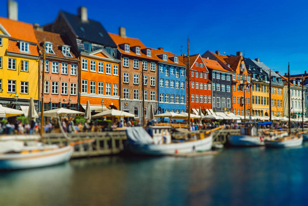 Nyhavn csatorna és szórakoztató negyed Koppenhágában, Dánia. - Fotó, kép