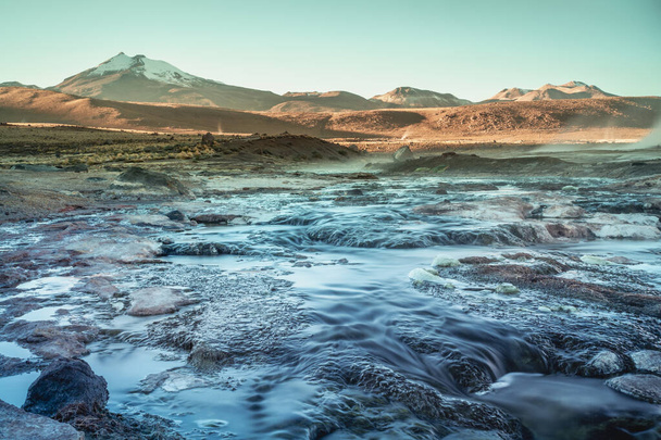 Geyser El Tatio na pustyni Atacama, andes altiplano w Chile, Ameryka Południowa - Zdjęcie, obraz