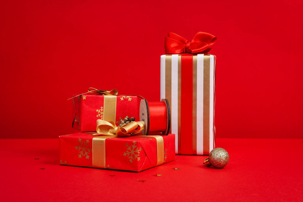 Koncept krásného vánočního dárku, dárkové krabice - Fotografie, Obrázek
