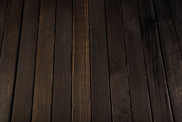Table en bois naturel avec vue de dessus de thème de couleur sombre. - Photo, image