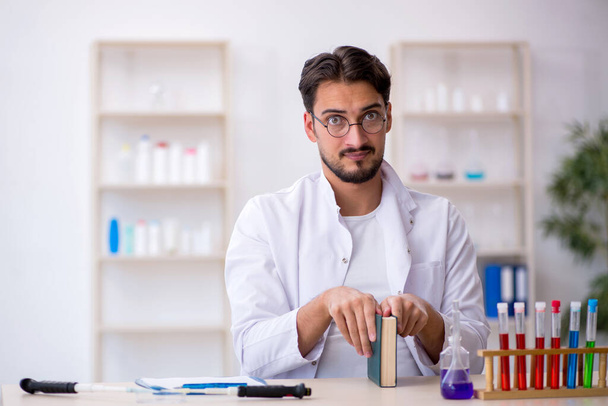 Young chemist working at the lab - Photo, Image