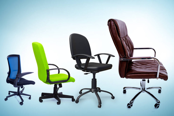 Ofis sandalyeleri tanıtım konseptinde - Fotoğraf, Görsel