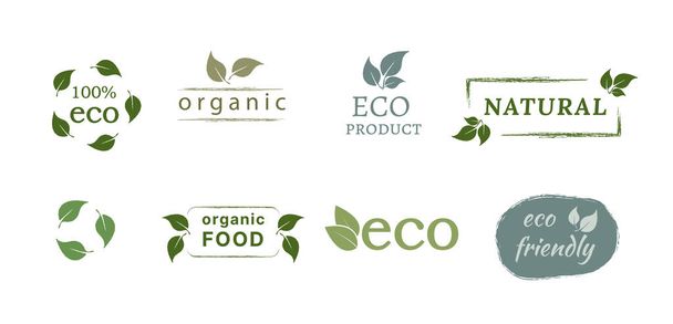 Vector Set von handgezeichneten Logos und Emblemen von Biolebensmitteln, Naturprodukten, Sammlung von Werbeschildern, Werbung für Bioprodukte, gesunder Lebensstil. Isoliert auf weißem Hintergrund - Vektor, Bild