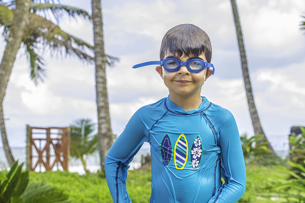 Niño nadador
 - Foto, imagen