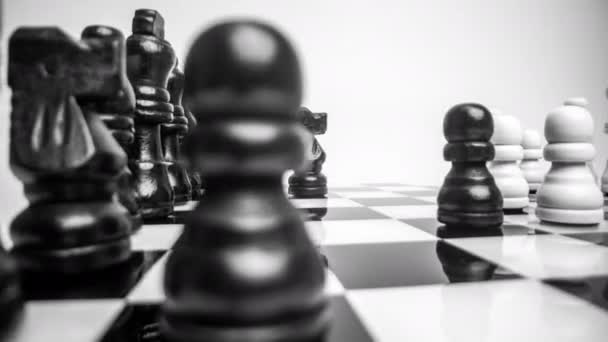 Makroda dur hareketiyle oynanan bir satranç - Video, Çekim