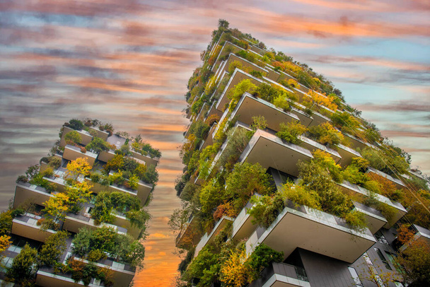 Μιλάνο Ιταλία 26 Οκτωβρίου 2022: Bosco Verticale di Milano, ο πιο όμορφος και οικολογικά βιώσιμος ουρανοξύστης στον κόσμο - Φωτογραφία, εικόνα
