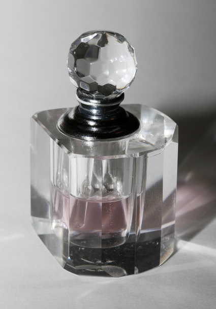 Botella para perfumería
 - Foto, Imagen