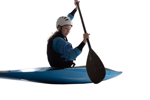 Femme en kayak isolé sur blanc - Photo, image