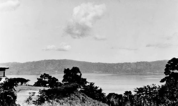 Blick über den Volta-Fluss bei Akosombo in der östlichen Region Ghanas um 1959 - Foto, Bild