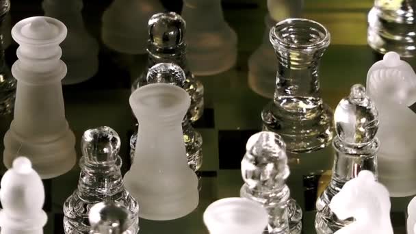 Ajedrez hecho de vidrio
 - Metraje, vídeo
