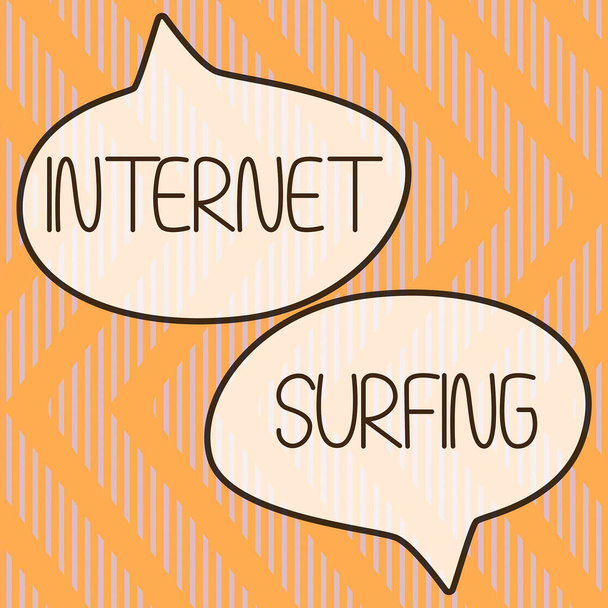 Tekst bijschrift presenteren Internet Surfen, Internet Concept een formeel verslag van een werknemer s is verantwoordelijkheden Man Druk op Vingerafdruk en toont digitale S op gloeiende lijnen. - Foto, afbeelding