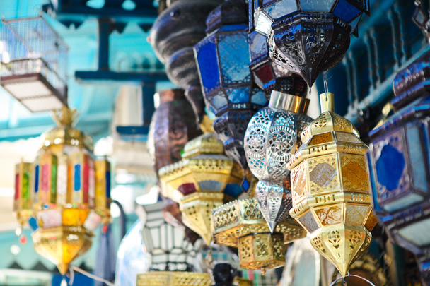 Lámparas tradicionales en tienda en la medina de Túnez, Túnez
 - Foto, imagen