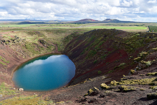 ケリー、アイスランドのゴールデンサークルルート上の火山噴火口の湖。ヨーロッパのイスランド - 写真・画像