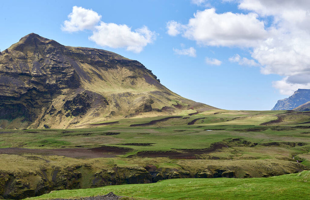 Snaefellsnes Yarımadası. Resim gibi ve güzel bir sabah sahnesi. Kirkjufellsfoss, İzlanda, Avrupa 'daki ünlü şelale alanı. - Fotoğraf, Görsel