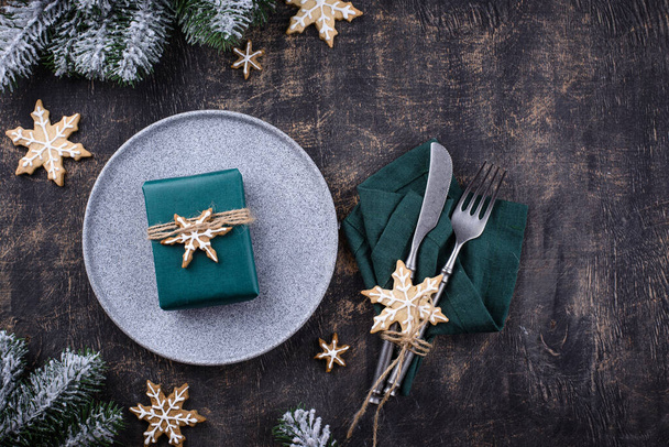 Navidad y Año Nuevo mesa con galletas de jengibre - Foto, Imagen