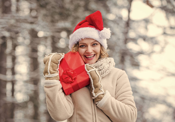 dear santa. boxing day. winter shopping sale. gift and surprise concept. merry christmas to everyone. happy new year vacation. xmas holiday. time for presents. woman red santa hat hold present box. - Fotoğraf, Görsel