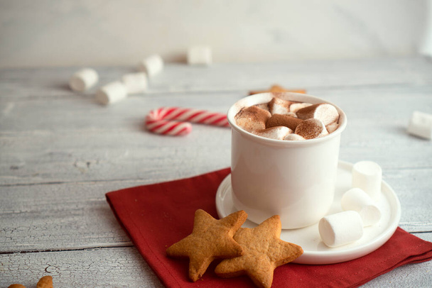 Shaped ginger cookies with hot cocoa. Traditional sweet New Year's drink with spicy cakes to treat Santa Claus and children - Foto, Bild