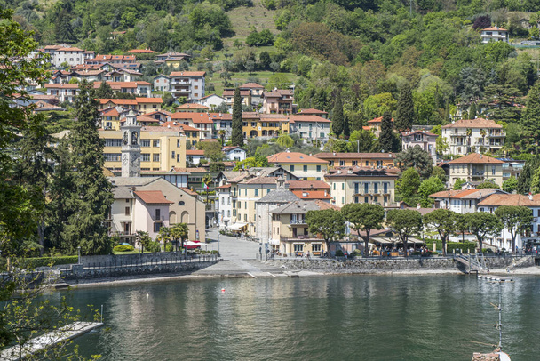 Lenno, Italia - 15-04-2022: Vista panorámica de Lenno en el Lago de Como - Foto, Imagen