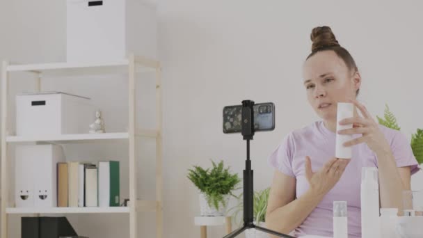 Cosmetologist blogger is making publicity. High quality 4k footage - Felvétel, videó