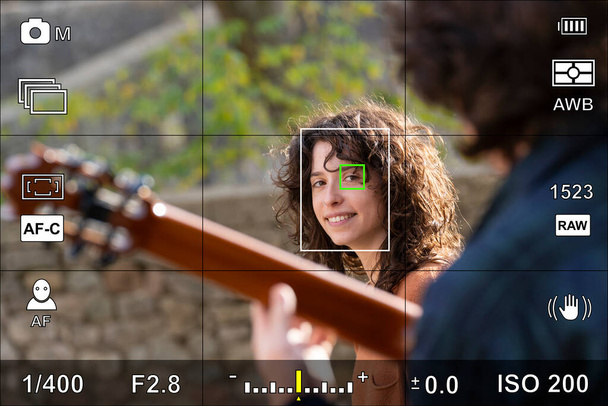 Representación de un visor de pantalla o cámara con la configuración fotográfica de una foto de retrato - Foto, Imagen