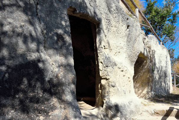 The Zungri Σπήλαια: Rock settlement vibo valentia calabria Ιταλία - Φωτογραφία, εικόνα