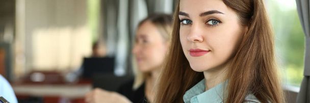 Portrait of cute young woman at business meeting in office. Smiling manager holding clipboard and looking at camera. Management and business concept - Φωτογραφία, εικόνα