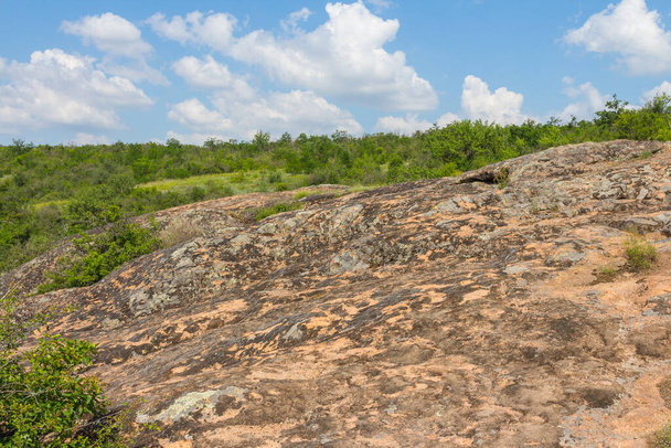 Stone texture on Arbuzynsky canyon near the Trykraty village, on the Arbuzynka river in the Voznesenskyi region of Mykolaiv Oblast of Ukraine - Photo, Image