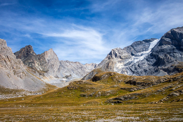 Grande Casse Alpine glacier landscape in Pralognan la Vanoise. French alps - Foto, immagini