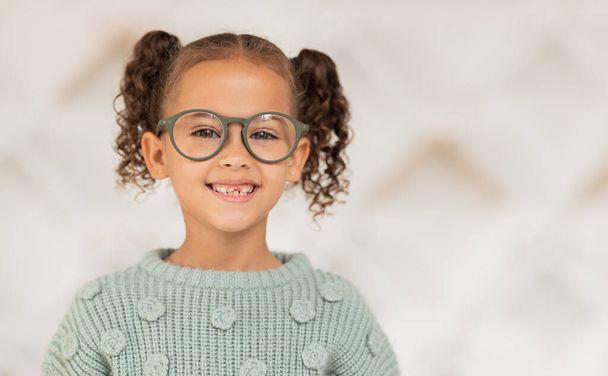 Kid, girl or face vision glasses in optometrist, ophthalmologist or eye exam clinic for eyes healthcare, wellness or support. Portrait, smile or happy child and optometry prescription or fashion lens. - Фото, зображення