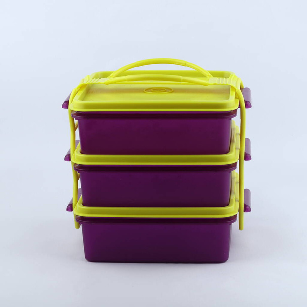 plastic lunchbox geïsoleerd op een witte achtergrond - Foto, afbeelding