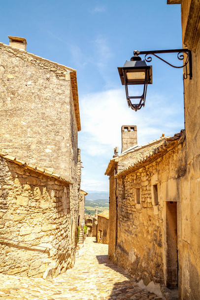 Historické město Lacoste, Provence, Francie  - Fotografie, Obrázek