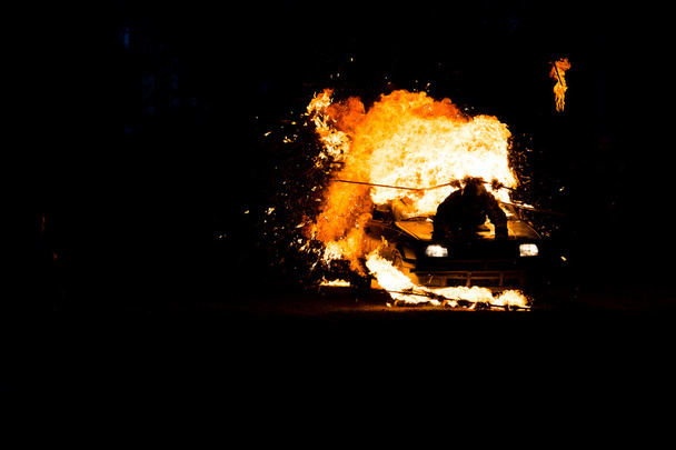 coche en llamas
 - Foto, Imagen