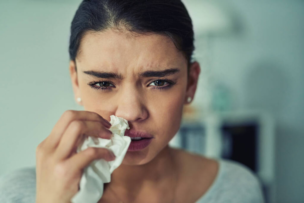 Ive been sneezing nonstop all day. Portrait of a young woman blowing her nose - Foto, Imagem