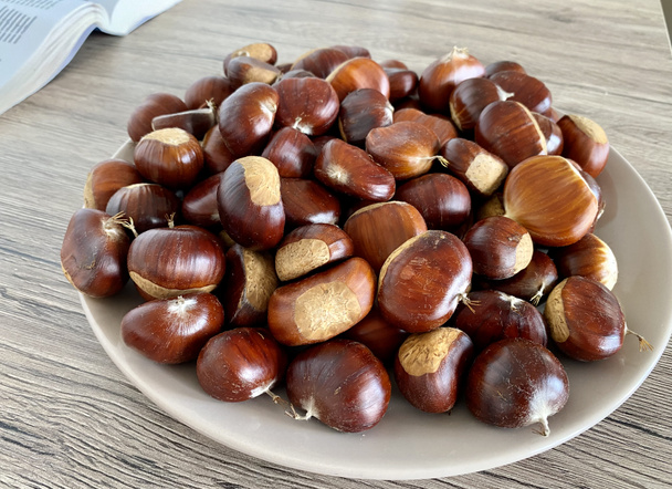 Brown chestnuts in autumn - Photo, Image