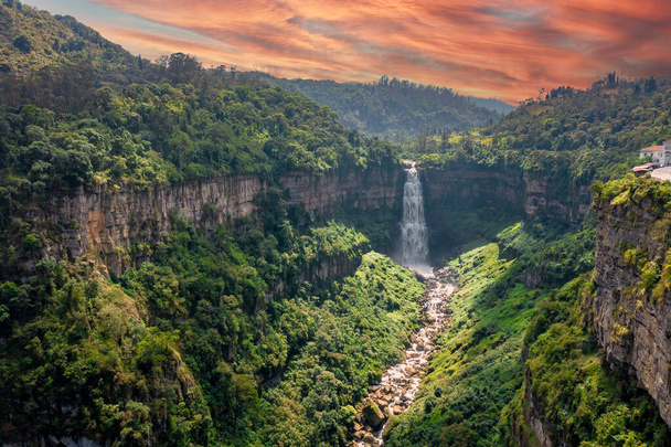 Wodospad w Andach niedaleko Bogoty Kolumbia Widok z lotu ptaka. - Zdjęcie, obraz