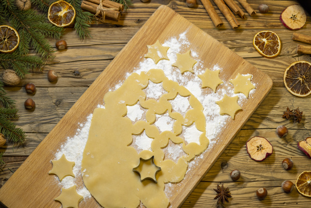 fabbricazione dei biscotti di Natale - Foto, immagini