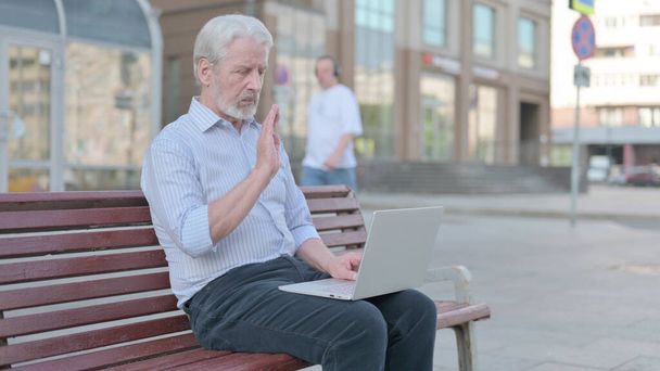 Senior Old Man Talking on Video Call while Sitting Outdoor on Bench - Zdjęcie, obraz
