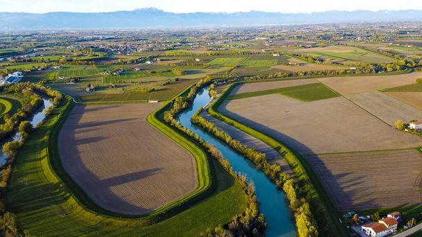 リヴェンザ川の空中風景イタリア - 写真・画像