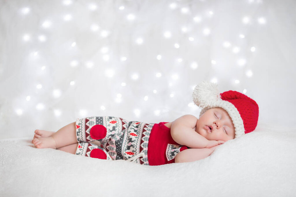 Adorable sleeping newborn baby wearing Santa Claus hat, Christmas, New Year - Foto, Imagem