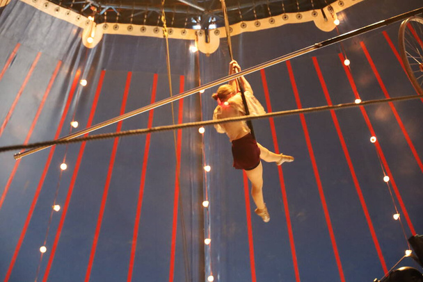 8-10-2022: Redwood city, California: Zoppe circus in Redwood city California,aerial acrobat - Fotó, kép