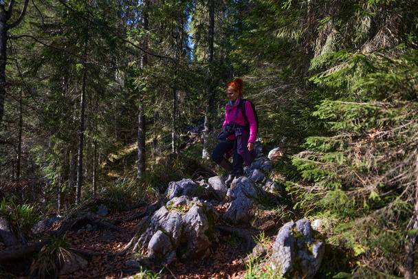 Woman hiker with backpack on a hiking trail in the mountains - Foto, Imagem