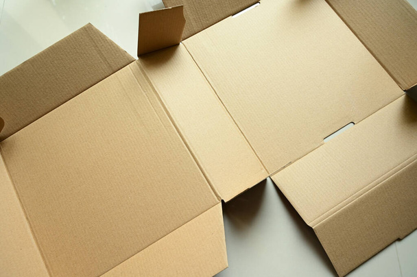 коричневая бумажная коробка текстурированный фон - Фото, изображение